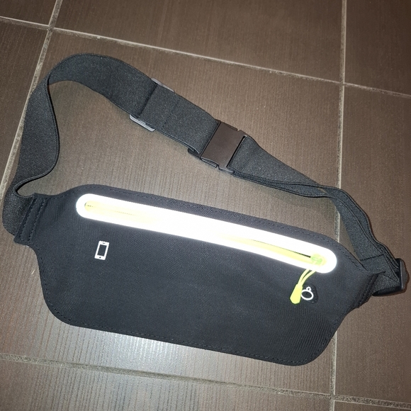 Running Belt Bag - Picture 3 of 8